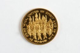 A 9ct gold Sovereign sized coin, commemorating 25th anniversary of Queen Elizabeth II, in a fitted