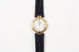 A gentleman`s Raymond Weil 18K gold electroplated wristwatch with white enamel dial, black Roman