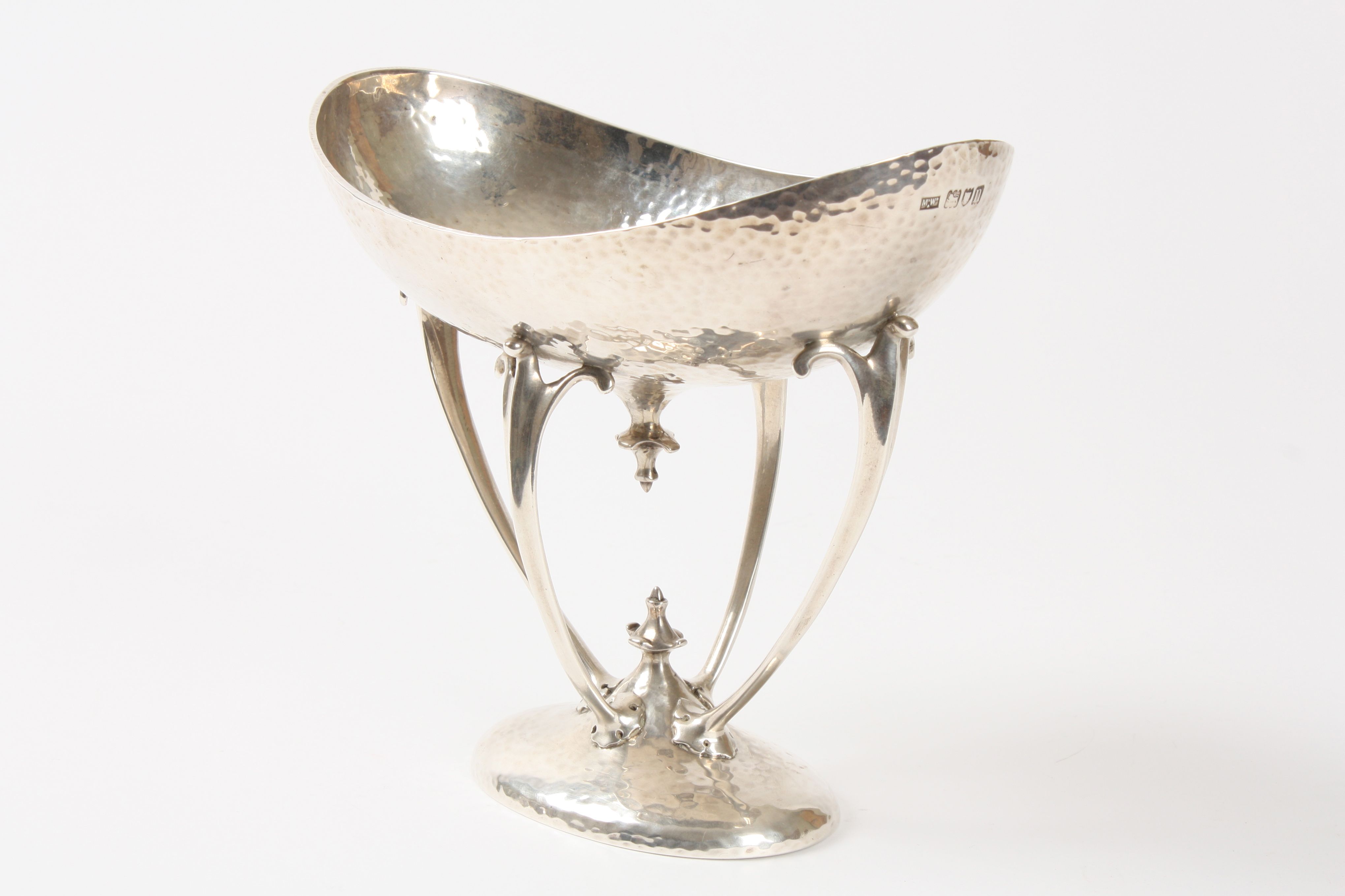 An Edwardian Art Nouveau hammered silver dish hallmarked London 1904, the oval dished top, held