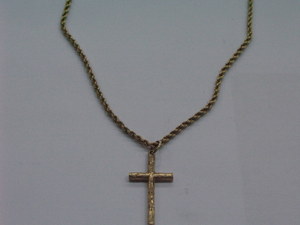 9ct GOLD CROSS ON 9ct GOLD CHAIN