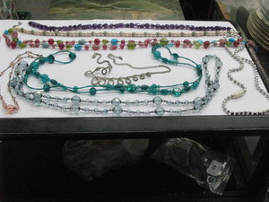 PARCEL OF VARIOUS COSTUME NECKLACES