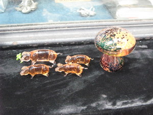 PARCEL OF SMALL COLOURED GLASS ANIMALS, LARGE COLOURED GLASS VASE AND MUSHROOM FORM PAPERWEIGHT