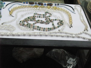 PARCEL OF VARIOUS COSTUME NECKLACES