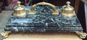 REPRODUCTION BRASS MOUNTED MARBLE EFFECT DESK STAND