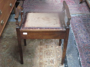 MAHOGANY PIANO STOOL WITH LIFT UP SEAT