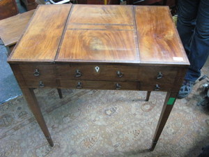 ANTIQUE MAHOGANY STRING INLAID DRESSING TABLE FITTED WITH SINGLE DRAWER TO FRONT AND FOLD OUT