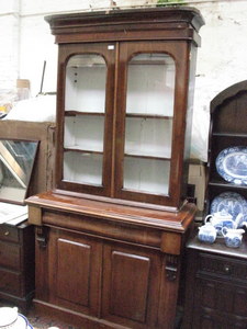 VICTORIAN MAHOGANY GLAZED TWO DOOR BOOKCASE