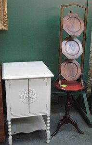 PAINTED TWO DOOR SIDE CABINET, REPRODUCTION TRIPOD TABLE AND THREE TIER CAKE STAND