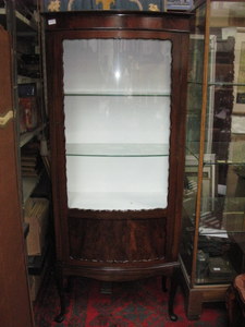 MAHOGANY BOW FRONTED SINGLE DOOR GLAZED DISPLAY CABINET ON CABRIOLE SUPPORTS