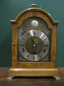 WALNUT VENEERED TEMPUS FUGIT BRACKET CLOCK BY ELLIOTT WITH EIGHT-DAY LEVER WESTMINSTER AND