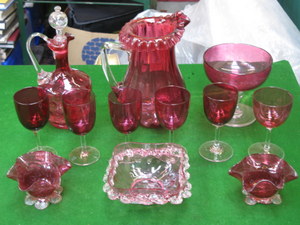 PARCEL OF VARIOUS CRANBERRY GLASS INCLUDING JUG, DECANTERS, GLASSES, ETC.  APPROXIMATELY SIXTEEN