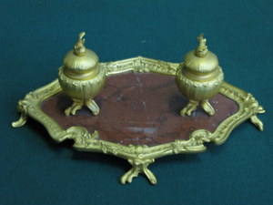 GILT METAL VICTORIAN STYLE MARBLE EFFECT DOUBLE INKWELL