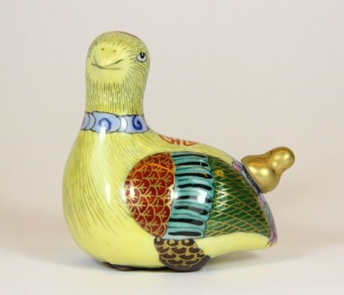 A Chinese hand painted porcelain snuff bottle in the form of a bird H 6cm