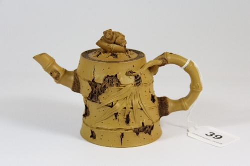 A very fine Chinese hand made yellow Yi Xing terracotta teapot H 9.5cm