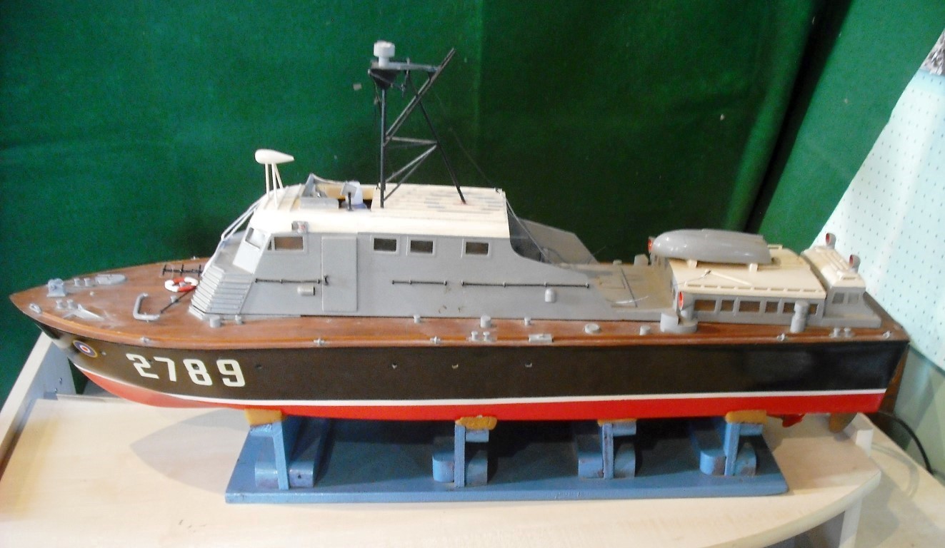 A spirit engine driven scale model of a WWII Motor Torpedo Boat, 89cm bow to stern.
