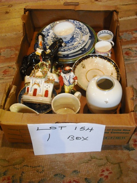 A mixed lot of decorative ceramics, including a Vienna porcelain vase, 18th century porcelain tea