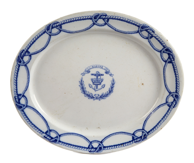 A RARE 19TH-CENTURY ROYAL NAVY BLUE AND WHITE MEAT PLATTER, with central transfer depicting a fouled