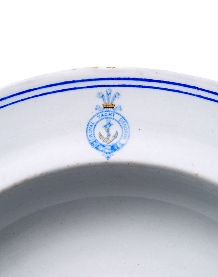 A MESS PLATE FROM THE ROYAL YACHT OSBORNE, with blue-bordered rim and device for the Prince of