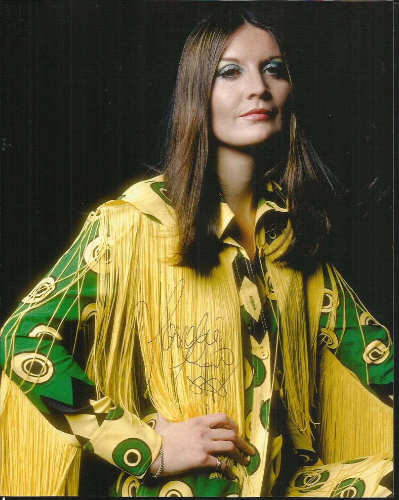 Sandie Shaw signed color 10x8 photo of born 26 February 1947) is an English pop singer, who was one