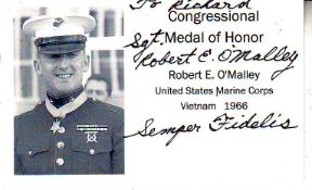 Medal of Honor signed Small index card with printed details and inset photograph, autographed by