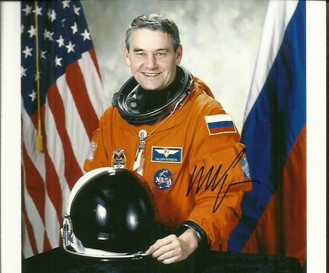 Valery Korzun Small 4x4 colour photo signed by cosmonaut Valery Korzun, seen here in NASA portrait