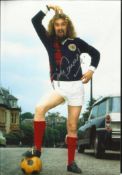 Billy Connolly Colour 8x12 amusing photograph signed by comedian and presenter Billy Connolly. Good