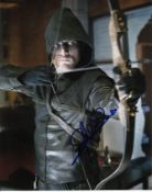 Stephen Amell 8x10 colour photo of Stephen as Arrow, signed by him at cw party, NYC, 2013 Good