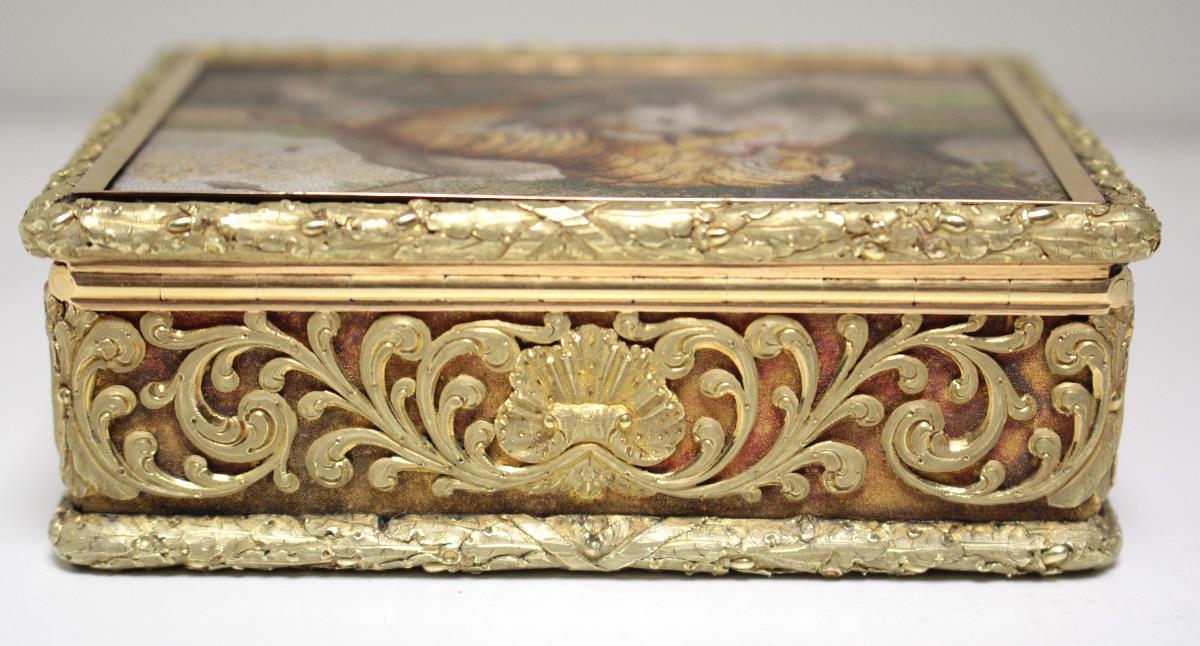 An 18ct gold cage work decorated snuff box, by Alexander J Strachan, London 1808, the cover inset - Image 7 of 9