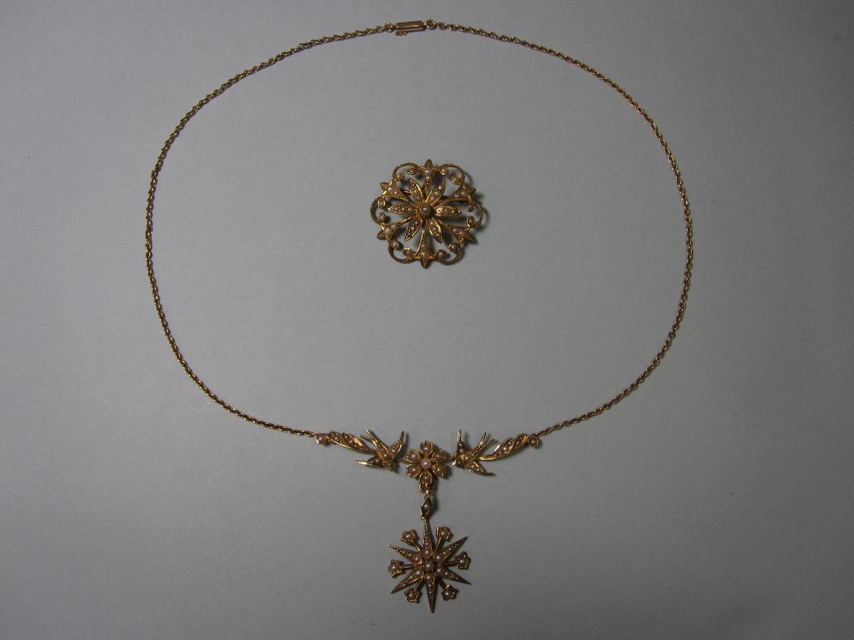 An antique seed pearl pendant necklace and associated brooch, the necklace designed with swooping - Image 8 of 8