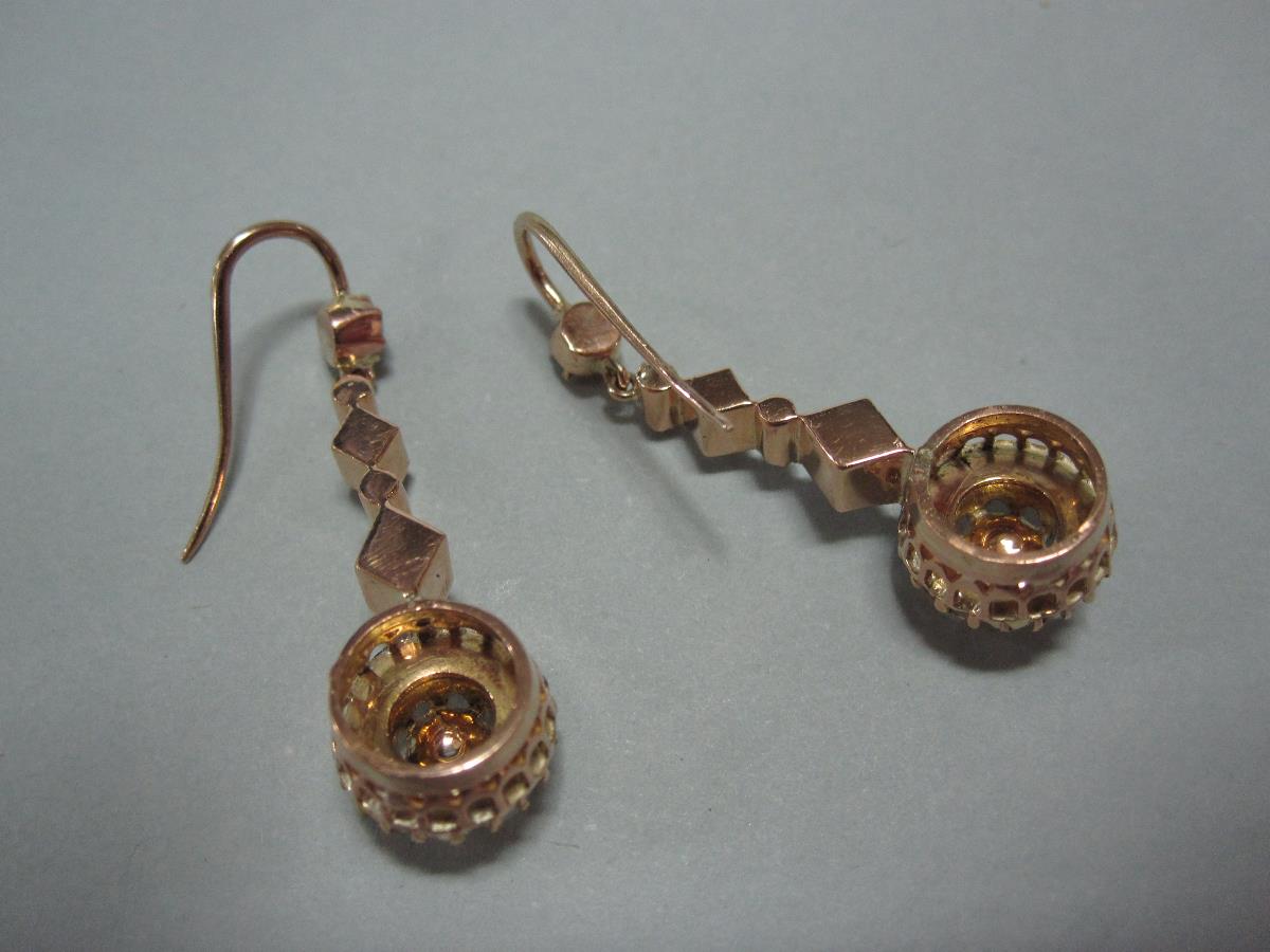 A pair of diamond pendant earrings, each hook headed by a rose cut diamond suspending a graduated - Bild 3 aus 3