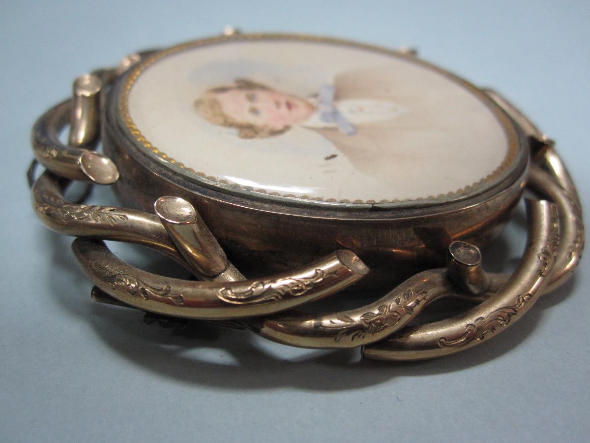 A double sided silhouette pendant circa 1840 together with a later Victorian miniature portrait and - Bild 3 aus 6