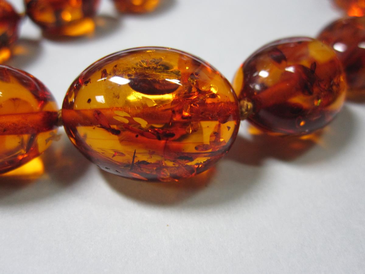 A vintage butterscotch amber bead necklace and another, the first of graduated 15-23mm long oval - Image 6 of 8