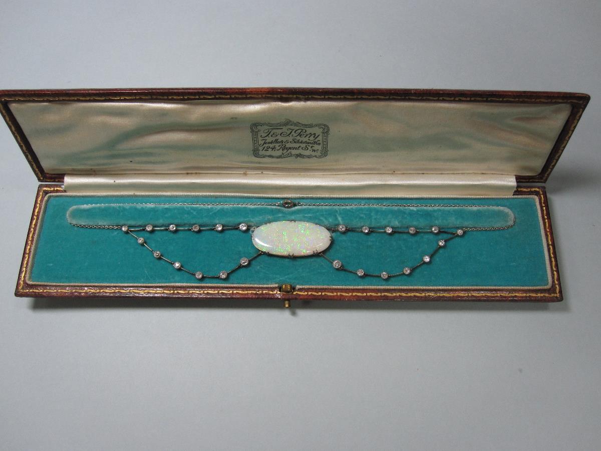A late 19th century opal and diamond necklace in period fitted case, set with a large, fine oval - Bild 5 aus 6