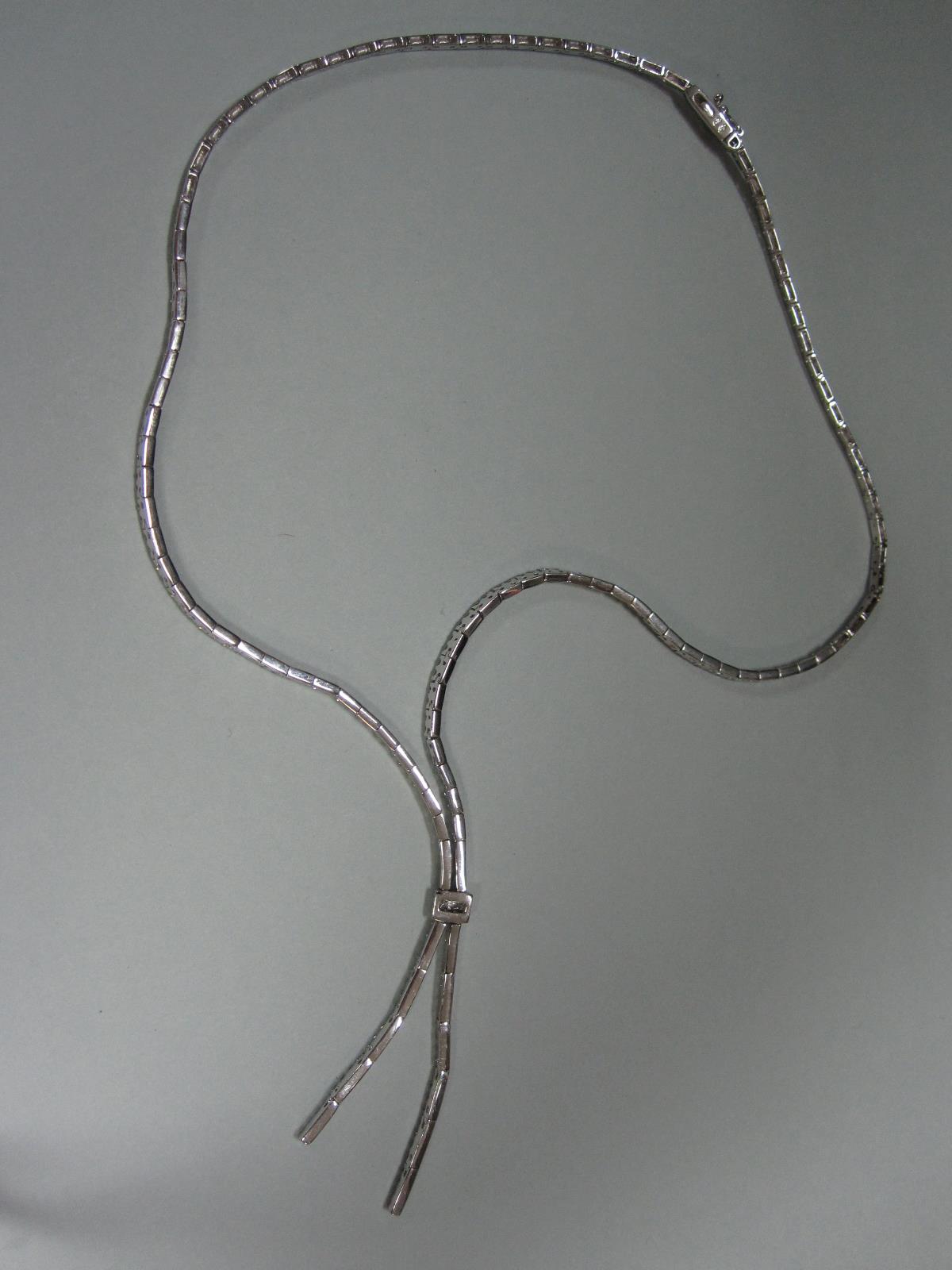A contemporary diamond line negligée necklace, set in white precious metal stamped `750` for 18ct - Bild 4 aus 4