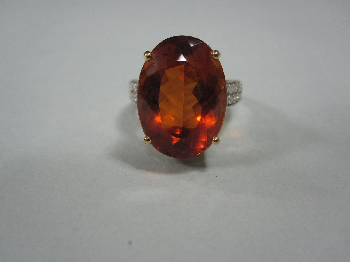 A citrine and diamond ring set in 18ct gold, the oval cut sherry coloured citrine held by four - Bild 6 aus 6