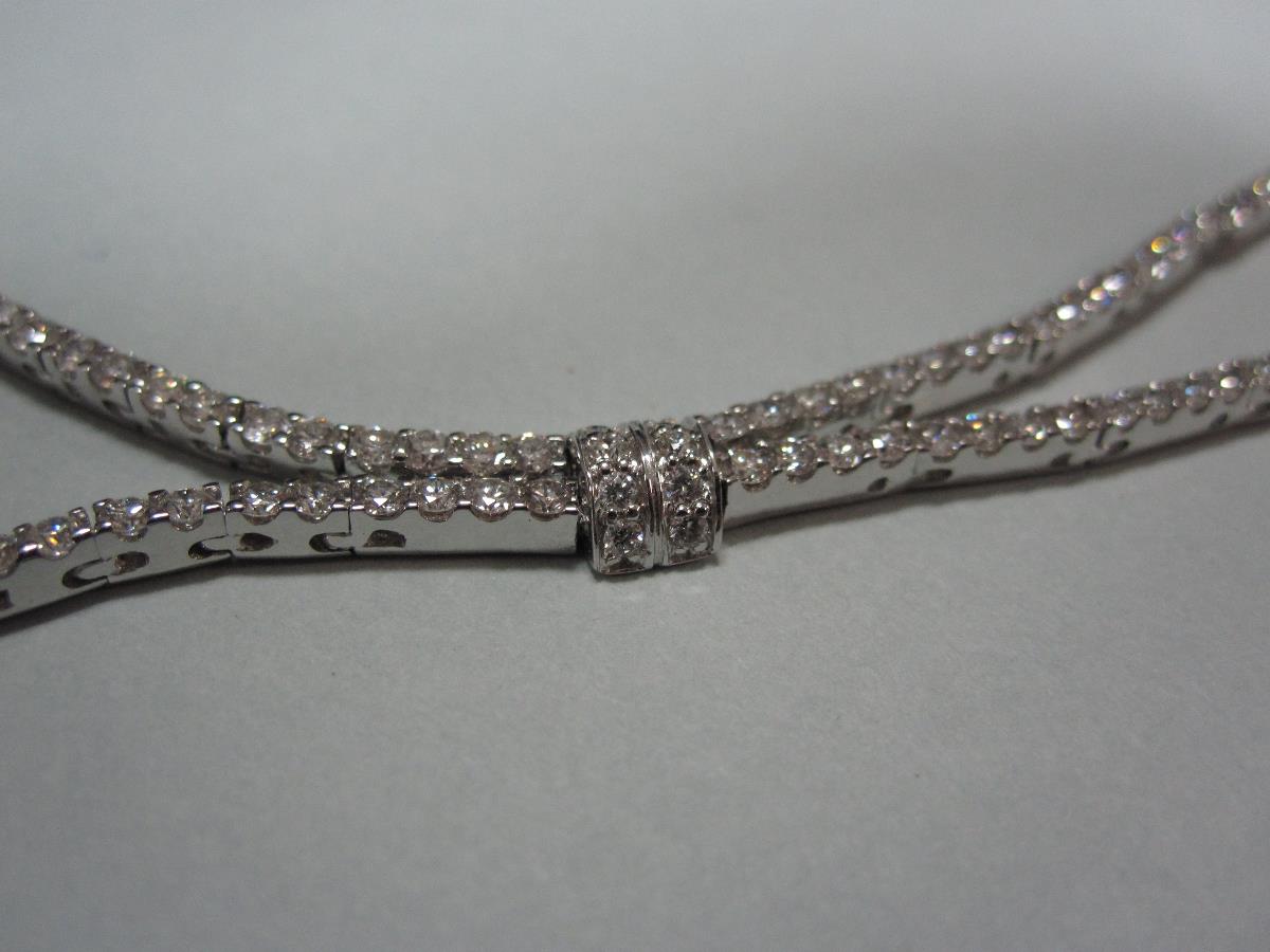 A contemporary diamond line negligée necklace, set in white precious metal stamped `750` for 18ct - Bild 3 aus 4
