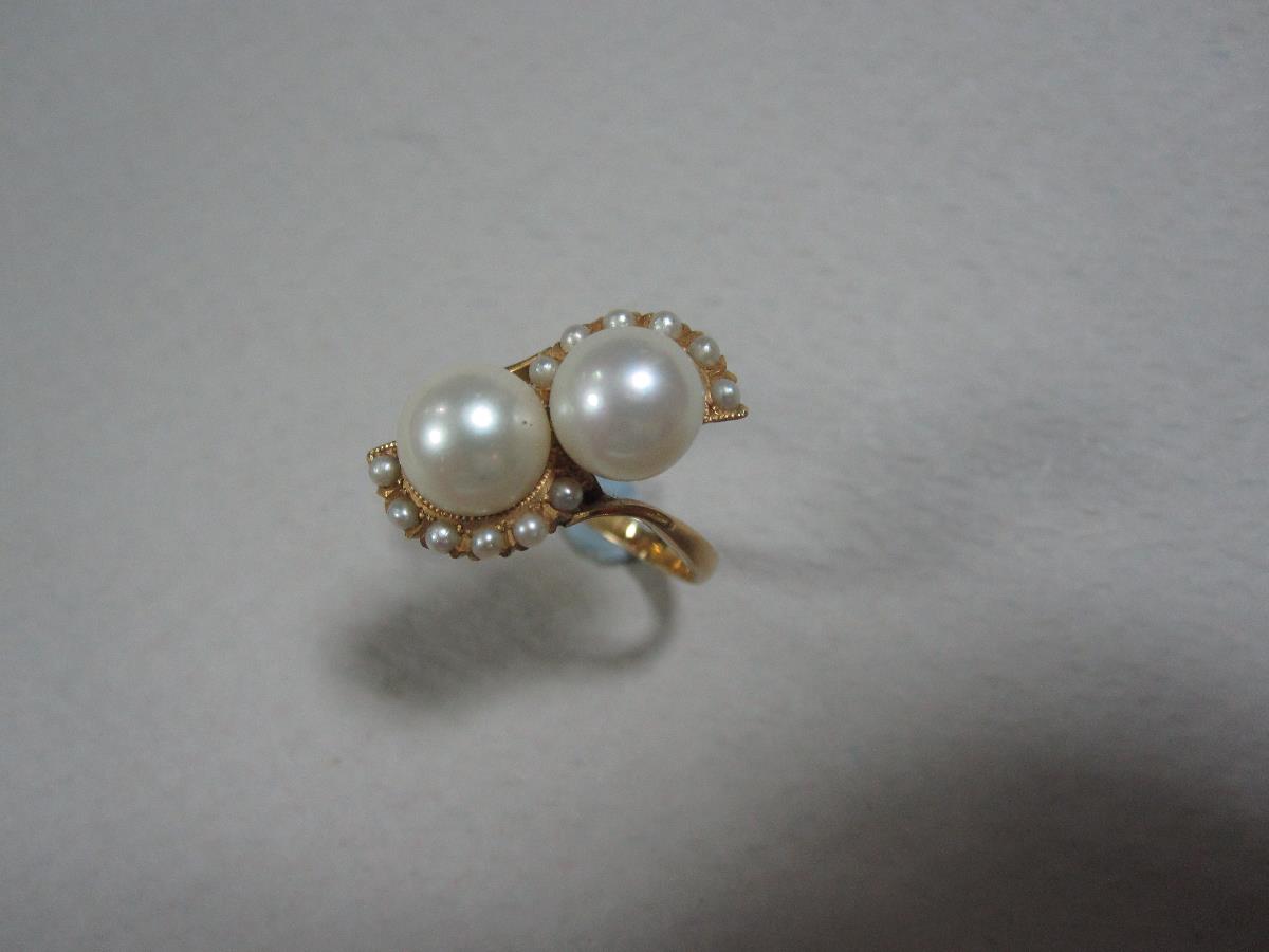 Two crossover pearl rings, the first a pearl and seed pearl ring with two 7.5mm pearls set in a - Image 2 of 7