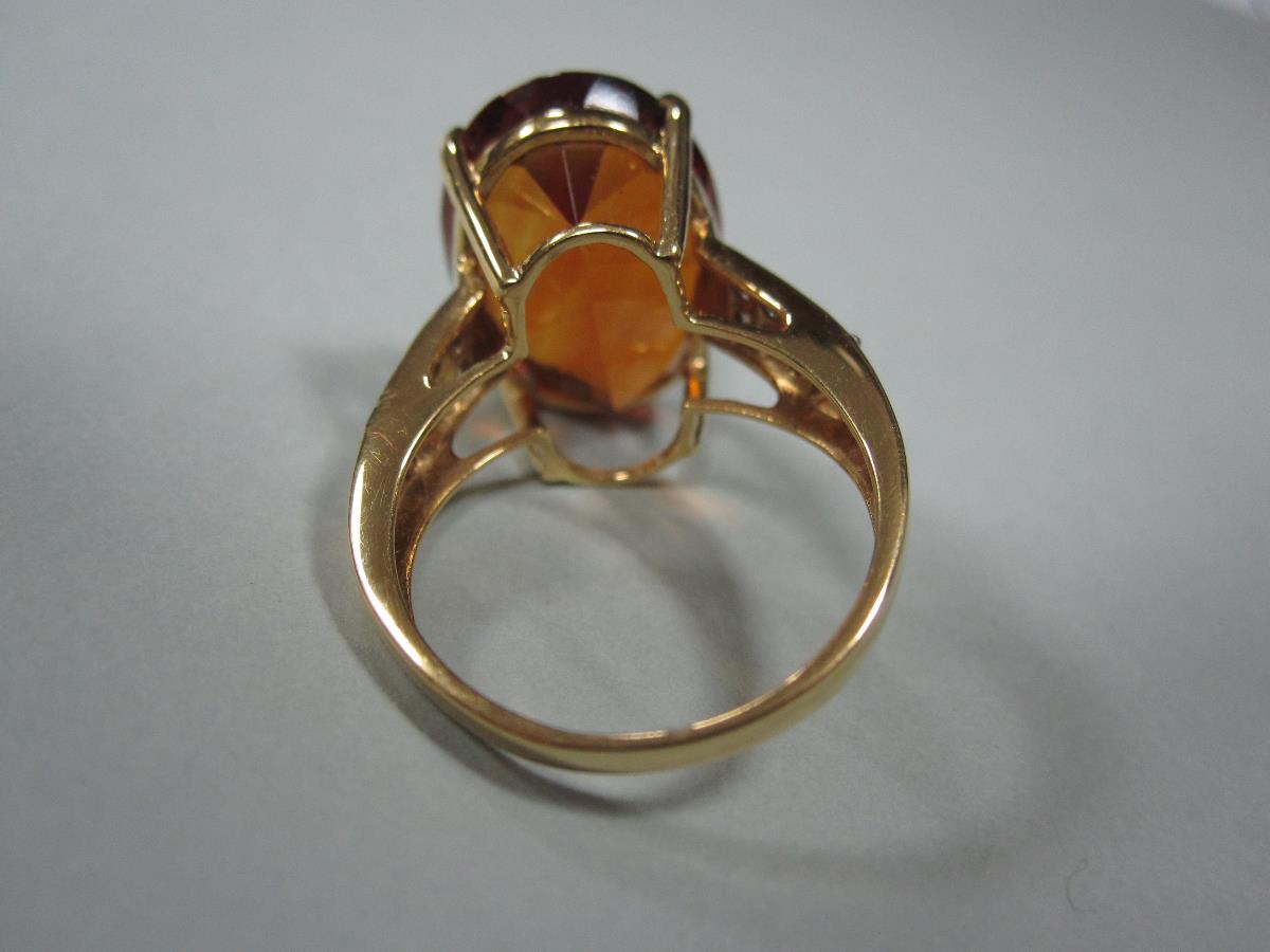 A citrine and diamond ring set in 18ct gold, the oval cut sherry coloured citrine held by four - Bild 5 aus 6