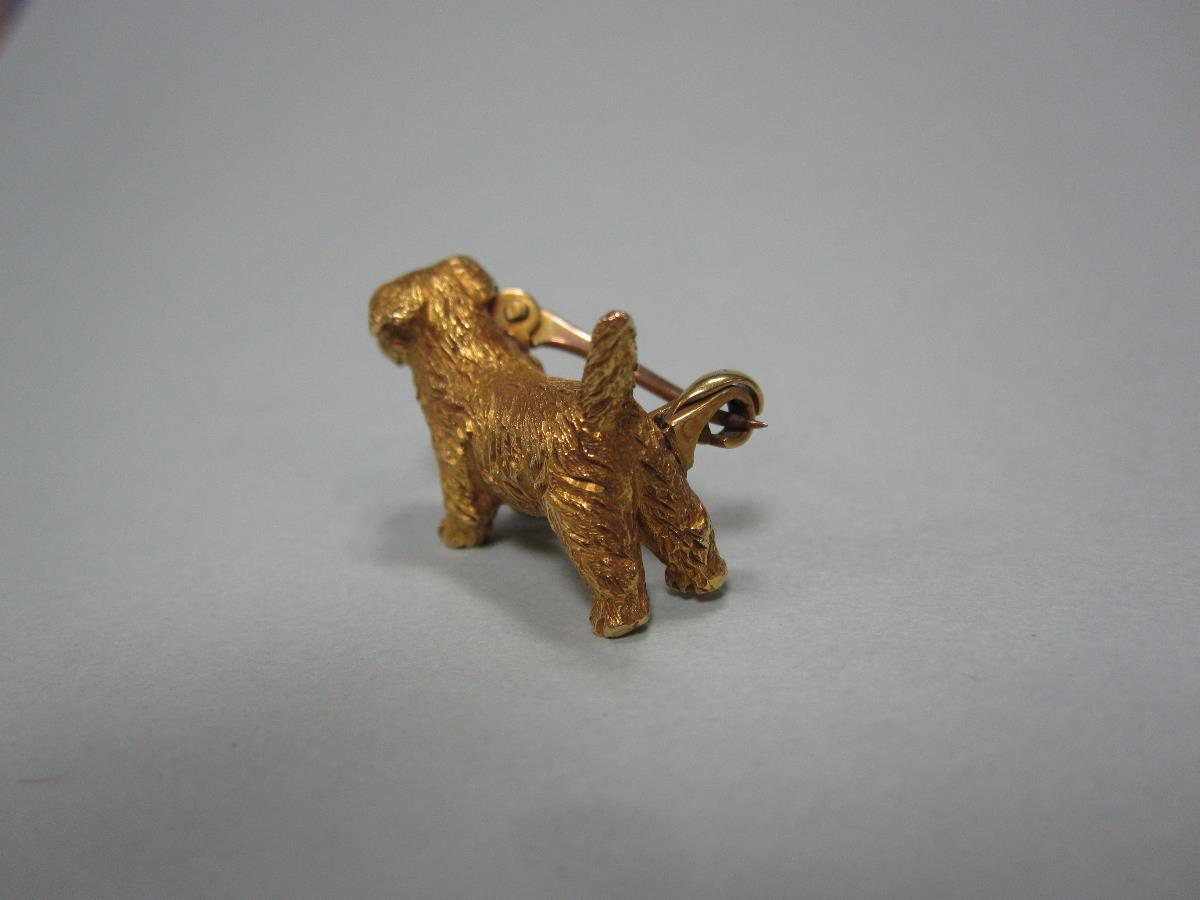 A vintage dog brooch, the realistically modelled and wire-hair textured standing Norfolk terrier, - Bild 6 aus 6