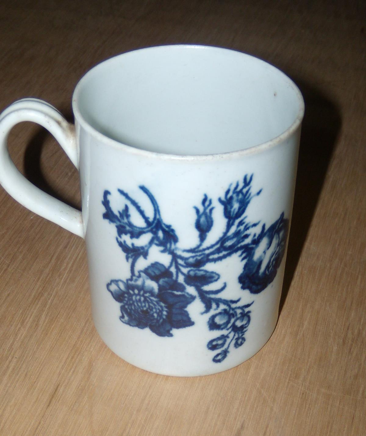 An 18th century Worcester blue and white mug, the cylindrical sides printed with bunches of - Image 2 of 3