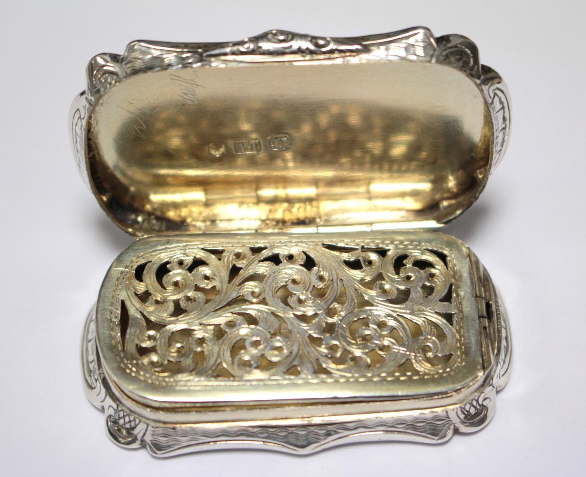 A large Victorian silver vinaigrette by Alfred Taylor, Birmingham 1853, of serpentine form, engine - Image 3 of 6