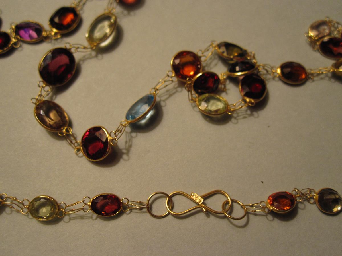 A multi-gemset necklace, designed as a fine chain set all along with gently graduated oval and - Bild 3 aus 5