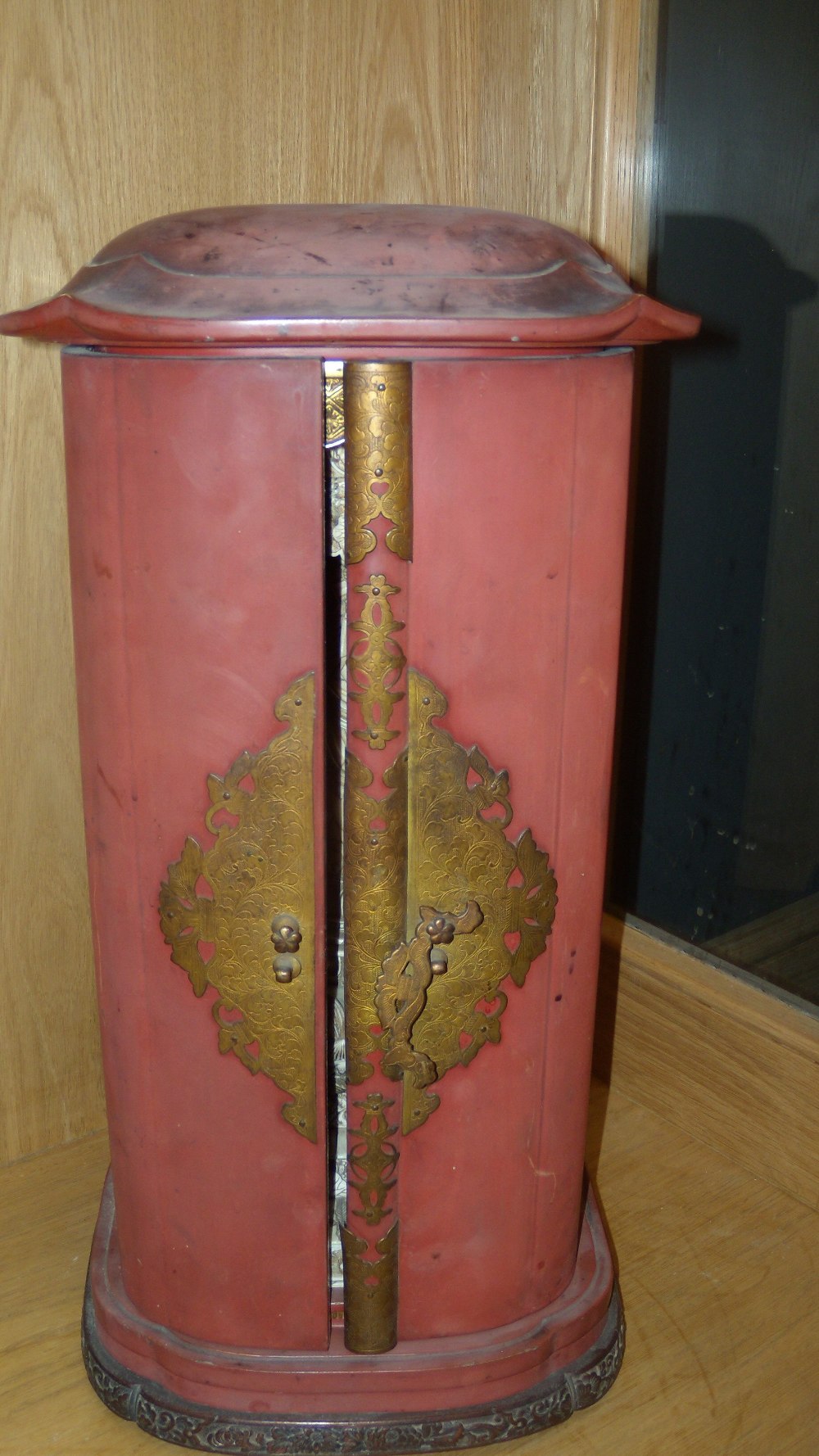 A 19th century red lacquer shrine to Kwannon, the engraved metal mounted doors opening to reveal - Image 2 of 6