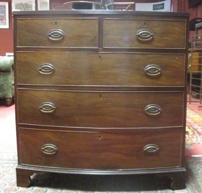 A Regency mahogany bow front chest of drawers, 93 (h) x 89 (w) cm