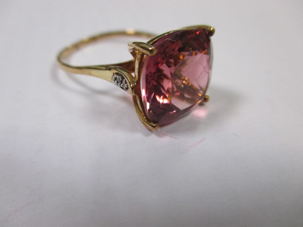 A raspberry touramline ring, the cushion cut tourmaline displaying light dichroism, approx 12mm