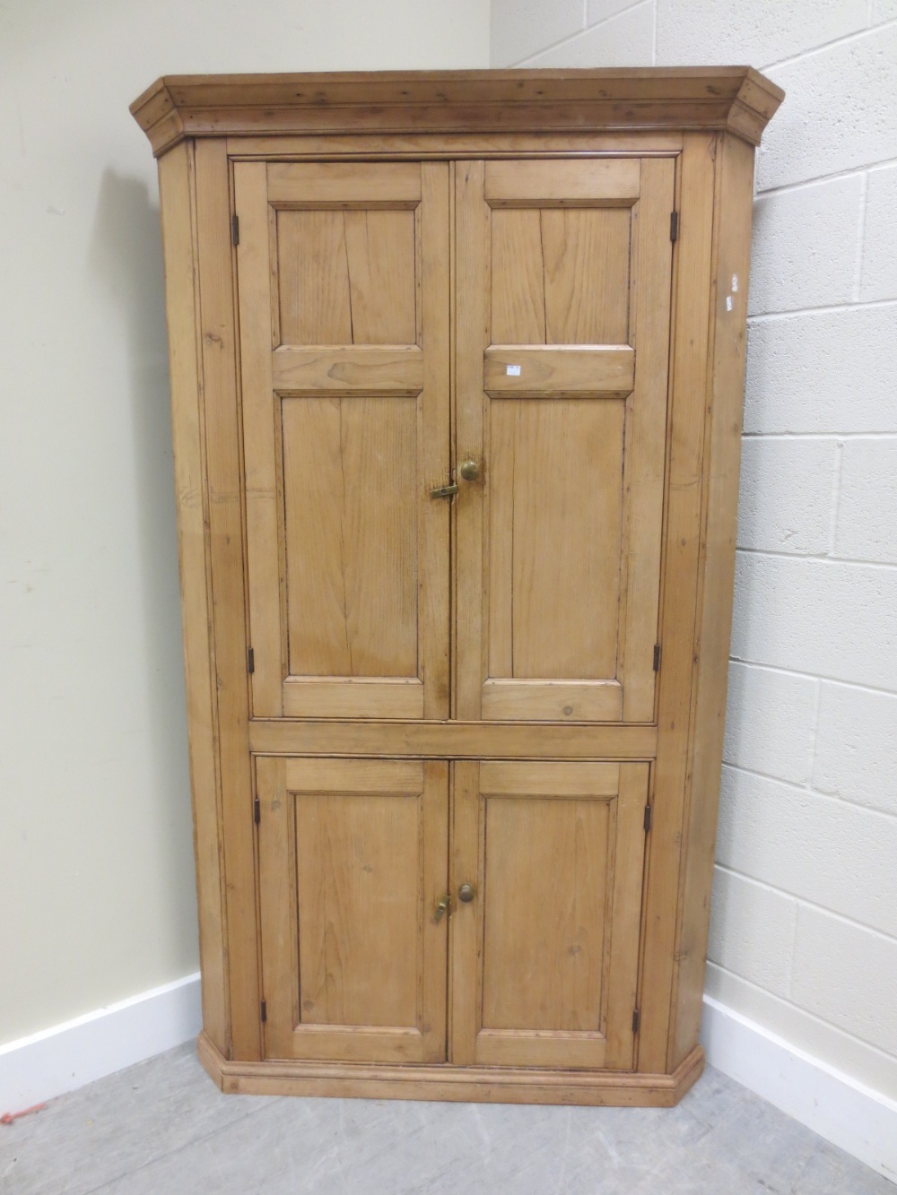 A Victorian pine freestanding corner cupboard. Height 196cm. Width 105cm. Depth 67cm.