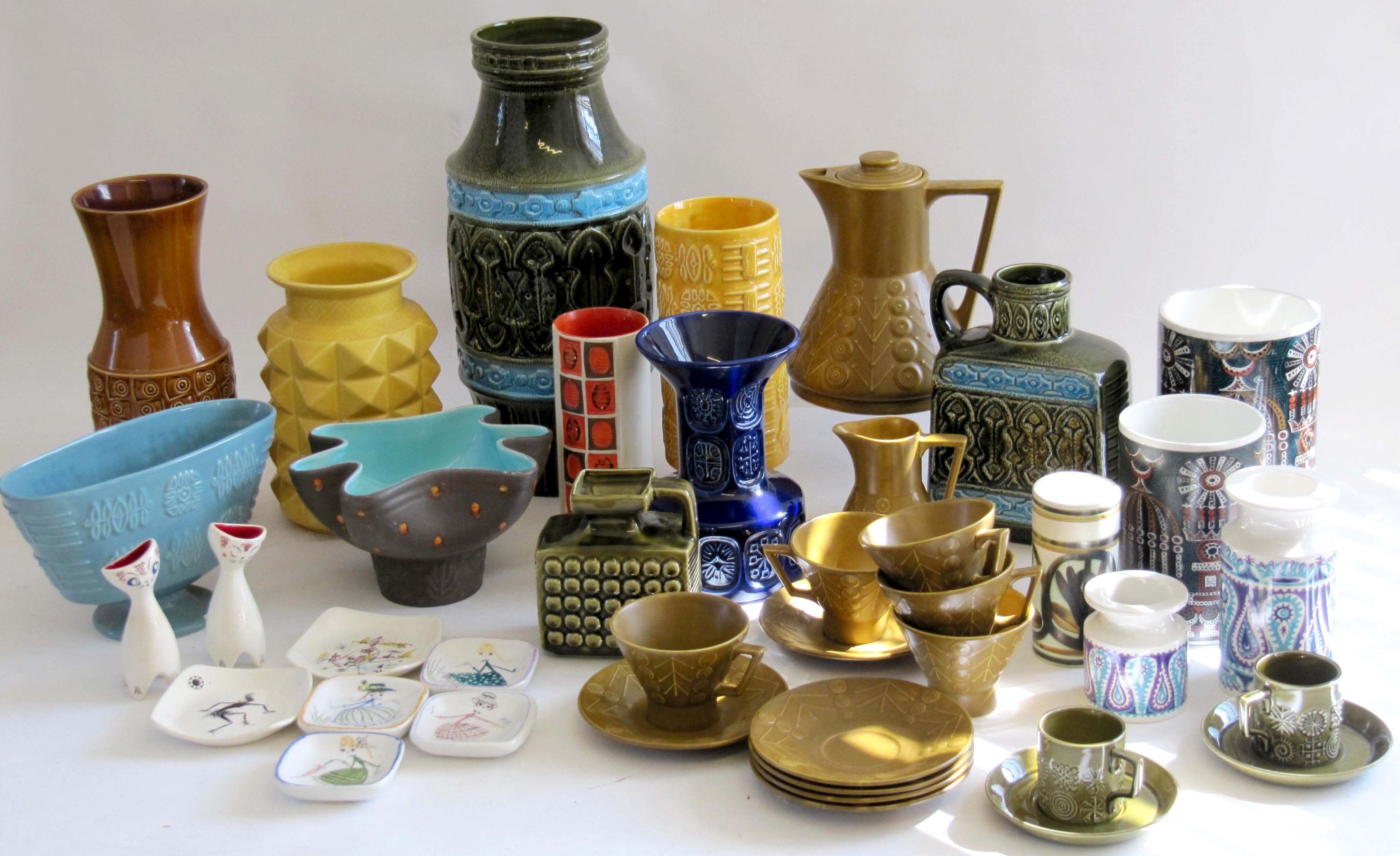 A selection of 1950s and 1960s ceramics, to include a Beswick wavy form pedestal bowl with orange