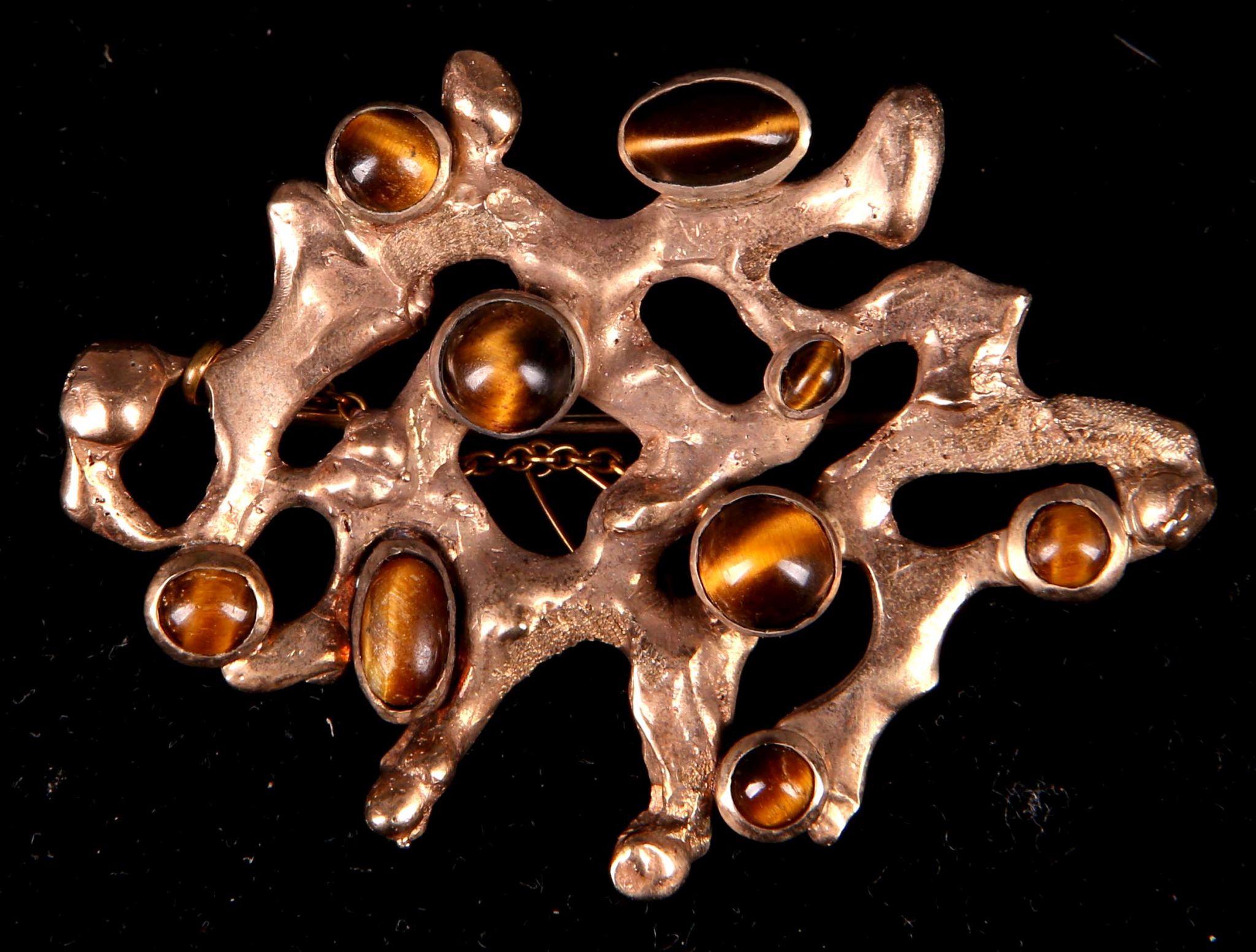 A 9ct gold brooch in coral branch form with tiger`s eye decoration, 20grs gross.