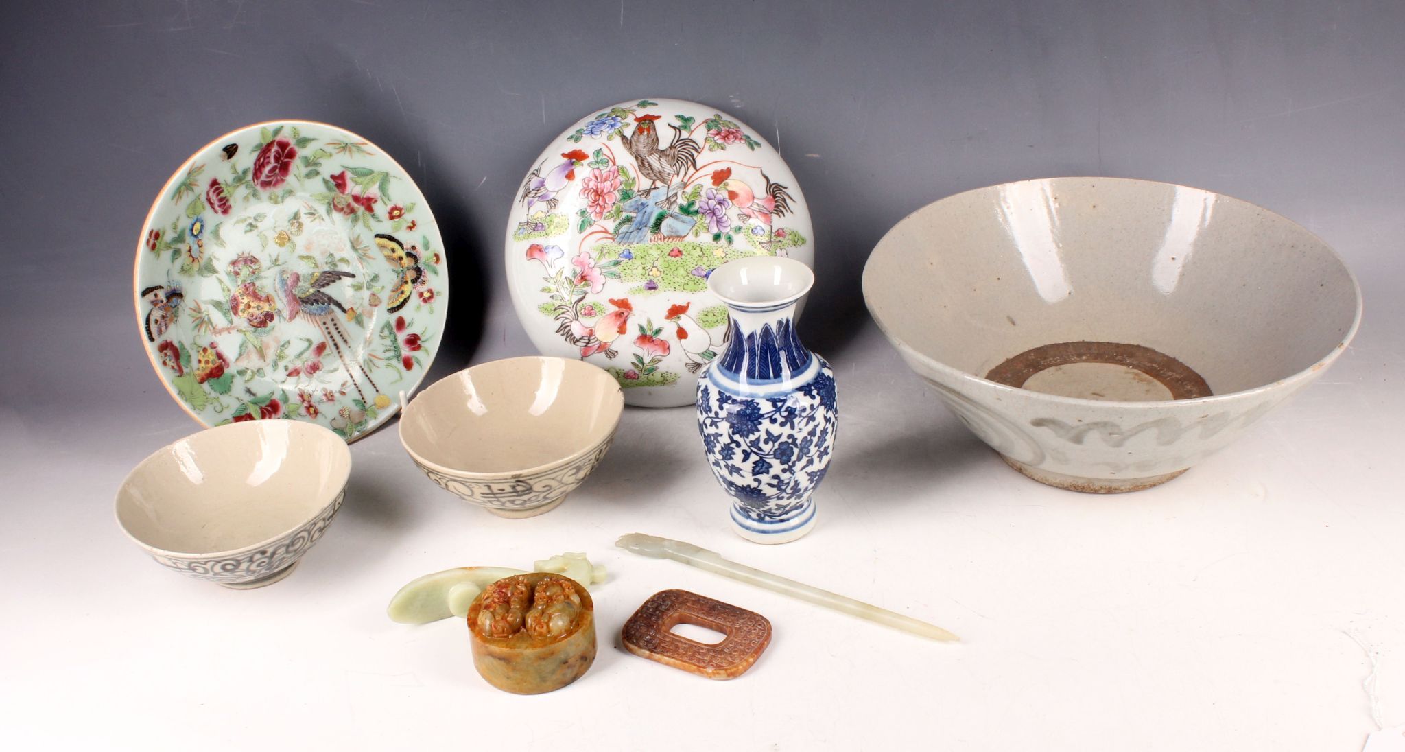 A group of Oriental items, to include blue and white bud vase, seal, Korean rice bowls, etc. (10