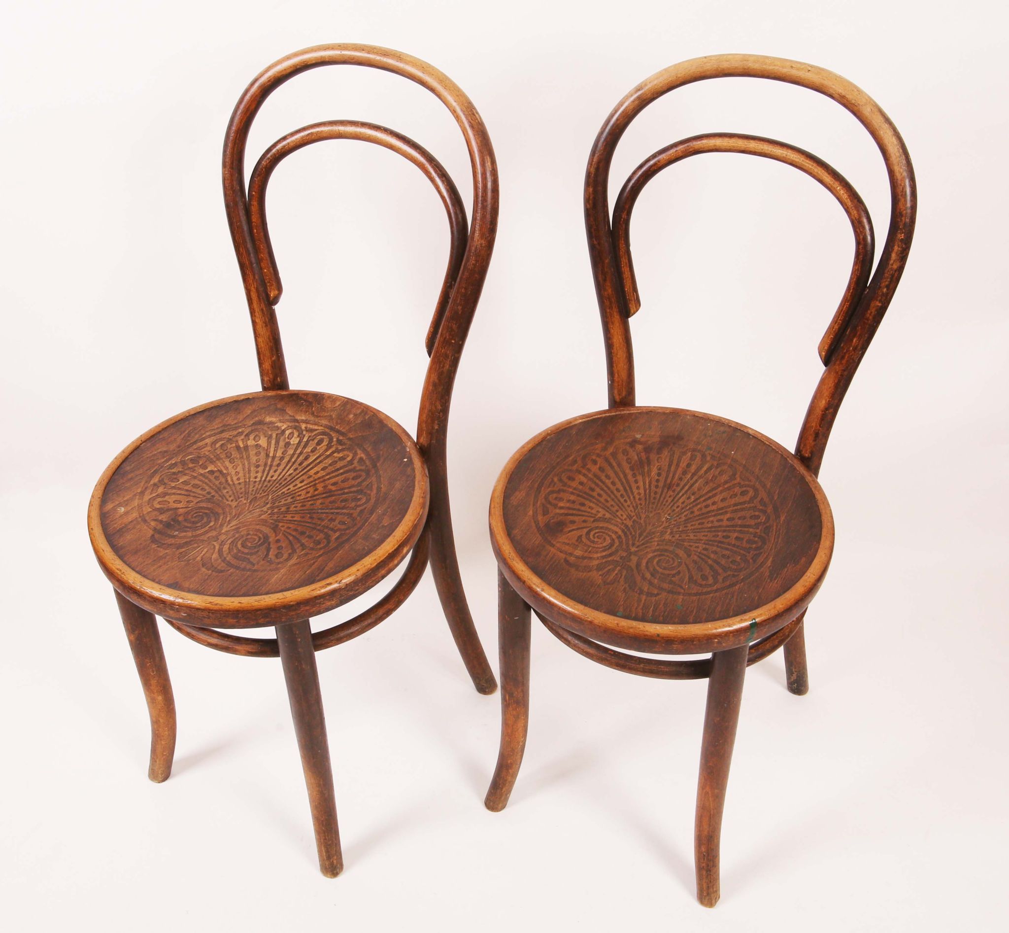 A set of six Thonet bentwood chairs, with paper labels under some chairs. (6) - Image 2 of 4